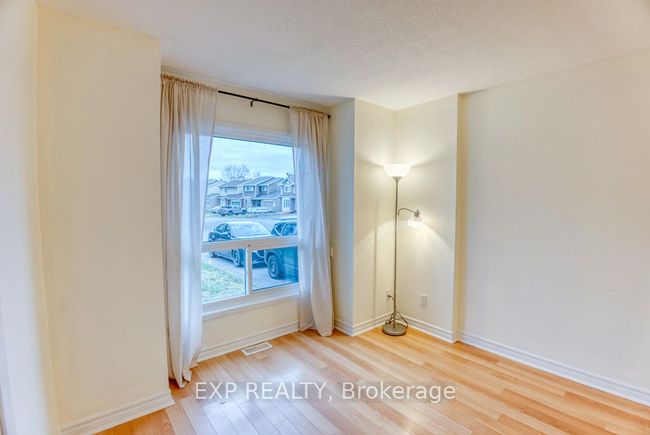 42 Fair Oaks Cres, House attached with 3 bedrooms, 2 bathrooms and 2 parking in Nepean ON | Image 9