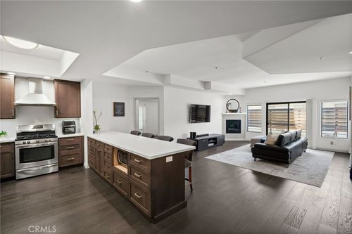 202-4477 Woodman Ave, Sherman Oaks, CA, 91423-4371 | Card Image