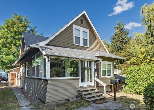 5619 16th Ave Ne, Seattle, WA, 98105-2520 | Card Image