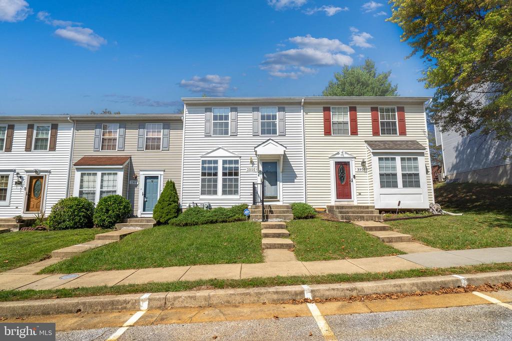 Queens Lace St, Pikesville, MD 21208