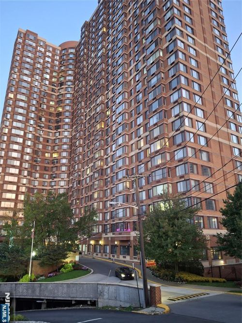 100 Old Palisade Rd, Fort Lee, NJ, 07024-7064 | Card Image