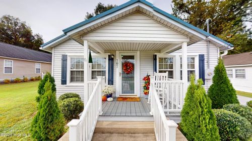 107 New St, Richlands, NC, 28574-8172 | Card Image