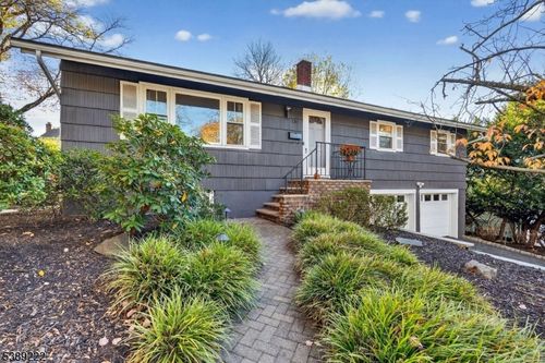 145 Dwight Ave, Hillsdale, NJ, 07642-1539 | Card Image