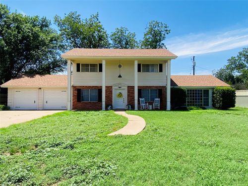 661 S 11th Ave, Munday, TX, 76371-2070 | Card Image