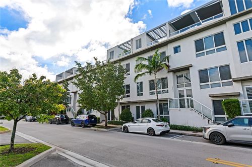 10354 Nw 64th St, Doral, FL, 33178-4020 | Card Image