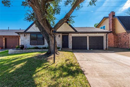 4 Williamsburg Cir, Galveston, TX, 77551-1360 | Card Image