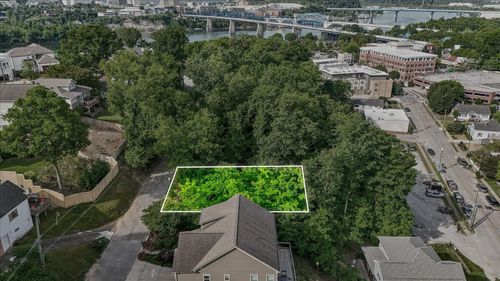 209 Thompson St, Chattanooga, TN, 37405-4136 | Card Image