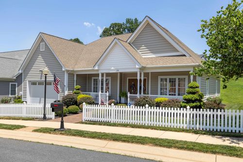 105 Midvale Xing, STAUNTON, VA, 24401-8362 | Card Image