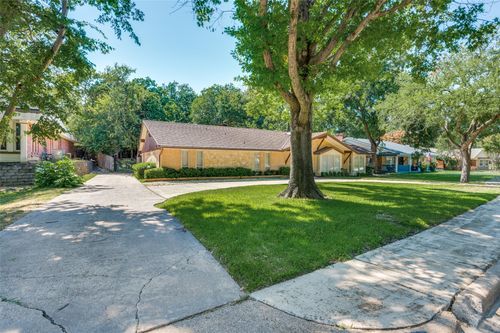 1525 Cripple Creek Dr, Irving, TX, 75061-2130 | Card Image