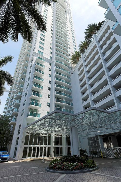 1203-31 Se 5th St, Miami, FL, 33131-2512 | Card Image