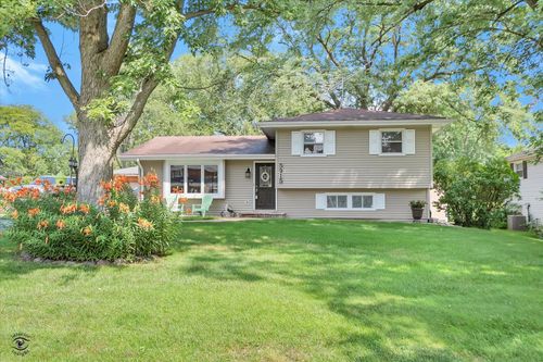 5915 Pershing Ave, Downers Grove, IL, 60516-1728 | Card Image