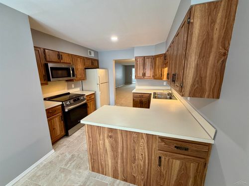 9130 Greenway Ct, Saginaw, MI, 48609-6782 | Card Image