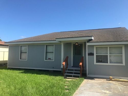 209 18th Ave N, Texas City, TX, 77590-6112 | Card Image