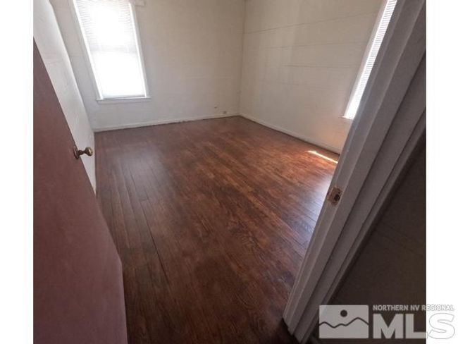 574 D St, House other with 5 bedrooms, 2 bathrooms and 2 parking in Hawthorne NV | Image 6