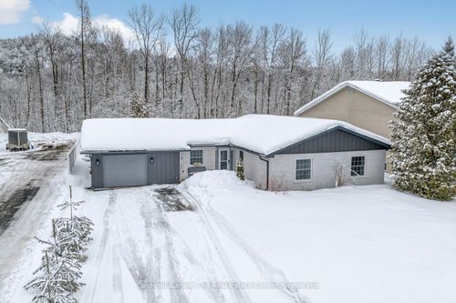 44 Anson St, Minden, ON, K0M2K0 | Card Image