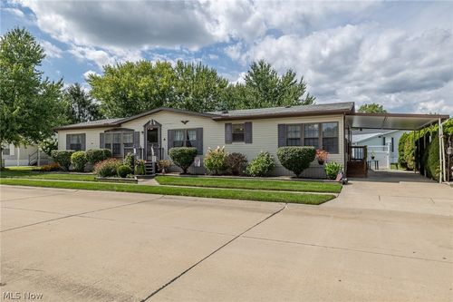 4 Symphony St, Olmsted Twp, OH, 44138-2998 | Card Image