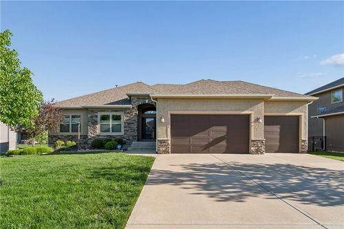 17218 W 197th Pl, Spring Hill, KS, 66083-4565 | Card Image