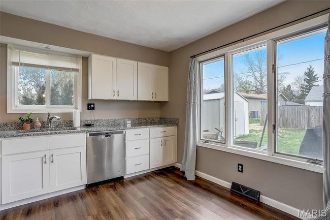 1051 Saint Clair St, House other with 3 bedrooms, 2 bathrooms and 2 parking in Carlyle IL | Image 16
