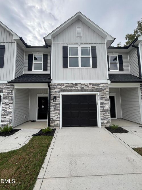 608 S Blackmon St, Benson, NC, 27504-1802 | Card Image