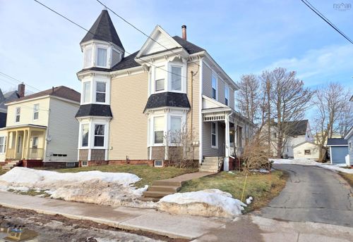 76 Havelock St, Amherst, NS, B4H3K6 | Card Image