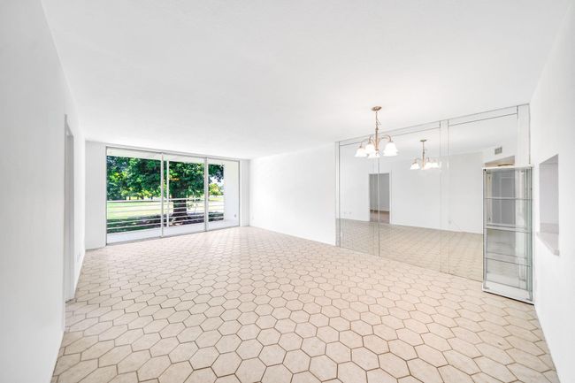 APT-208M - 8320 Sands Point Blvd, Condo with 2 bedrooms, 2 bathrooms and null parking in Tamarac FL | Image 8