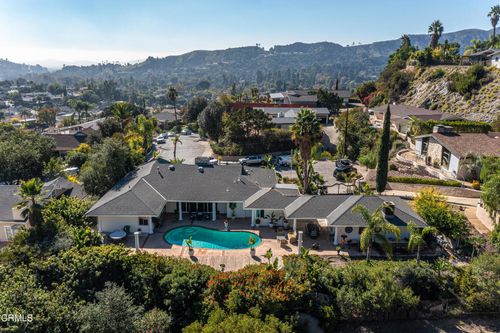 2460 Las Positas Rd, Glendale, CA, 91208-2352 | Card Image