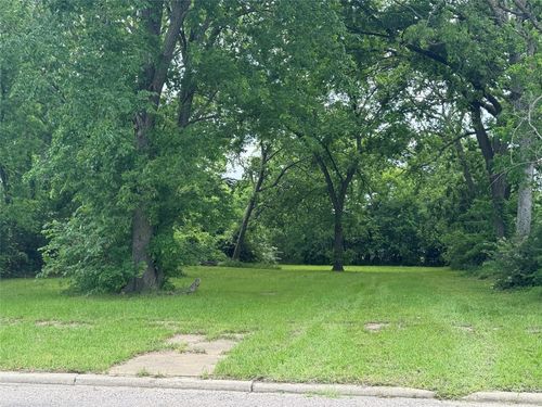 812 N Willow St, Sherman, TX, 75090-4526 | Card Image
