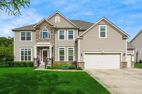 5560 Blue Star Dr, Grove City, OH, 43123-8020 | Card Image