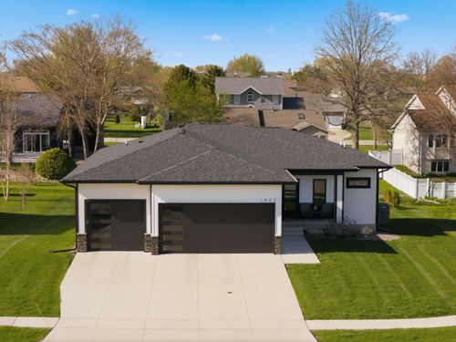1803 Reese Rd, Cedar Falls, IA, 50613-1294 | Card Image