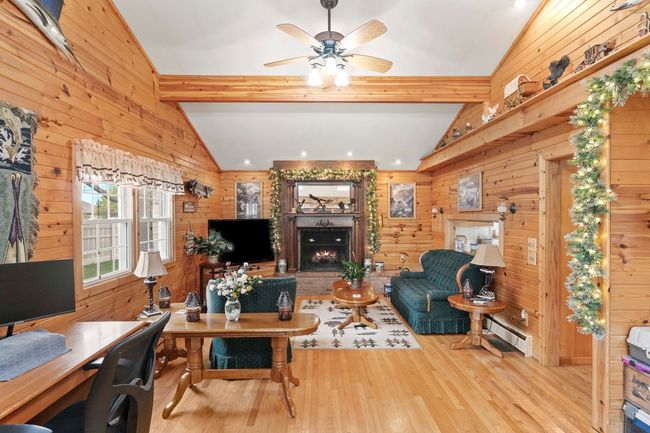 200 S Rathje Rd, House other with 4 bedrooms, 3 bathrooms and 7 parking in Peotone IL | Image 9