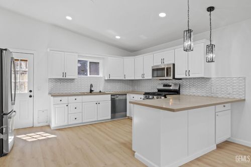 3516 Illinois Trl, Frazier Park, CA, 93225-8054 | Card Image