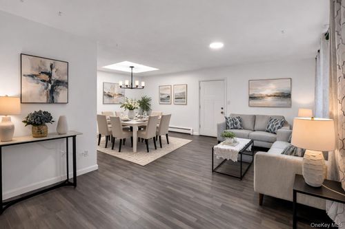 11 Broadway, Lake Ronkonkoma, NY, 11779-3801 | Card Image