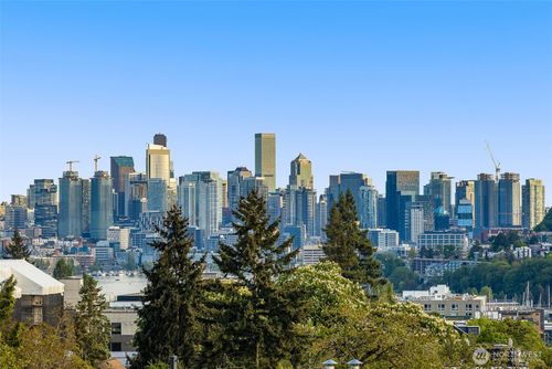 4418 Midvale Ave N, Seattle, WA, 98103-1300 | Card Image