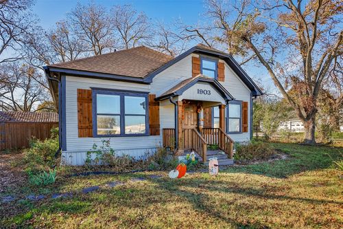 1903 N Weaver St, Gainesville, TX, 76240-2239 | Card Image