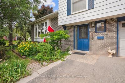 557 Trafford Cres, House other with 3 bedrooms, 2 bathrooms and 5 parking in Oakville ON | Image 3