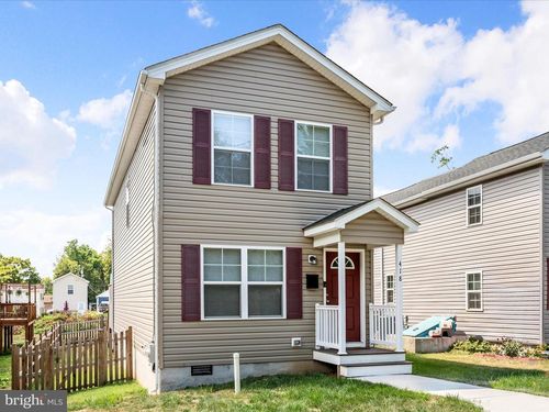 418 S Charles St, CHARLES TOWN, WV, 25414-1620 | Card Image