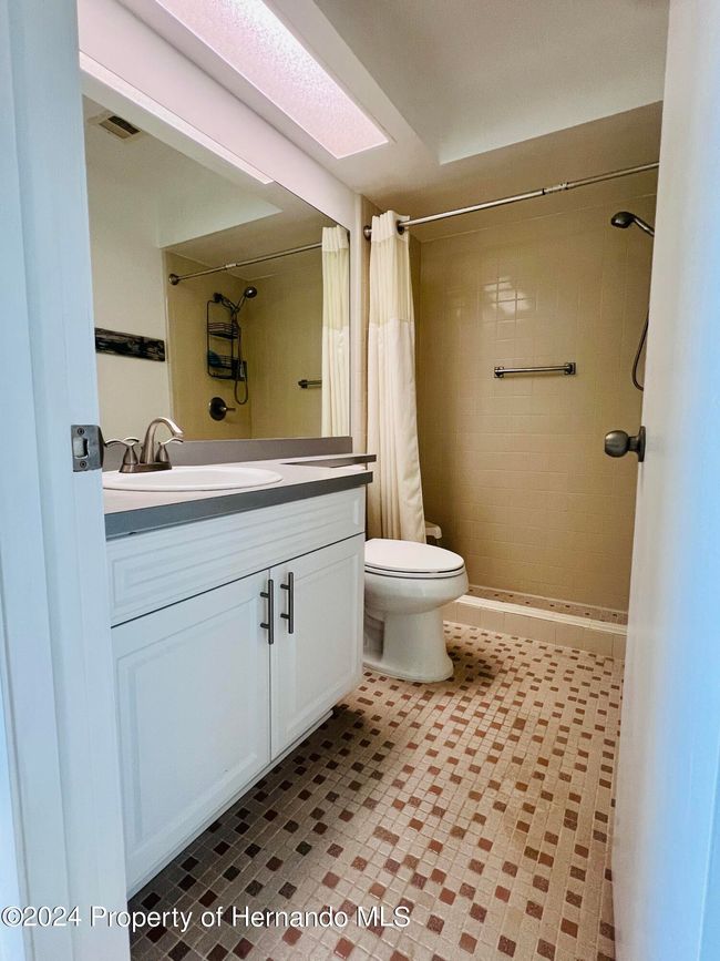 Primary ensuite | Image 17