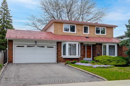 15 Charterhouse Rd, Scarborough, ON, M1S2T4 | Card Image