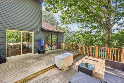 9 Crane Rd, Middletown, NY, 10941-1806 | Card Image