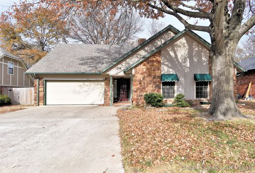 2400 W Gary St, Broken Arrow, OK, 74012-7437 | Card Image