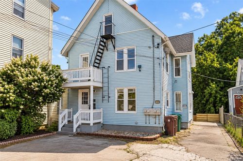 124 Lincoln St, Woonsocket, RI, 02895-8105 | Card Image