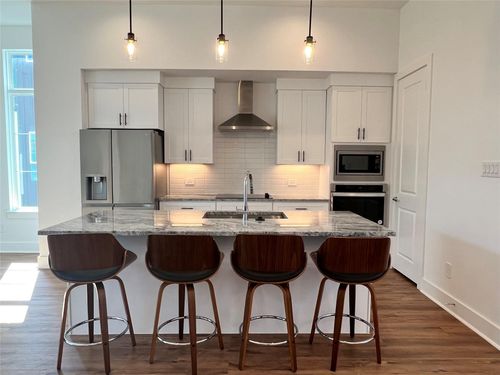 apt-201-13325 Bee St, Farmers Branch, TX, 75234-6129 | Card Image