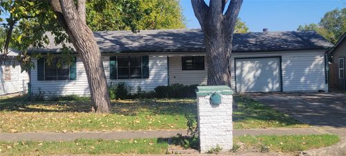 127 Del Rio Ave, Benbrook, TX, 76126-2516 | Card Image