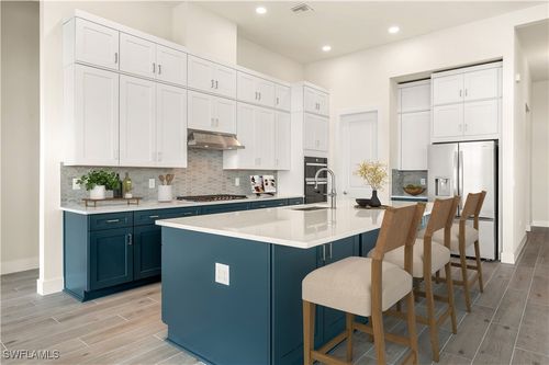 8717 Driftwood Dr, Naples, FL, 34114-2990 | Card Image