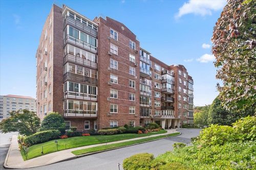 6b-3 Washington Sq, Larchmont, NY, 10538-2026 | Card Image
