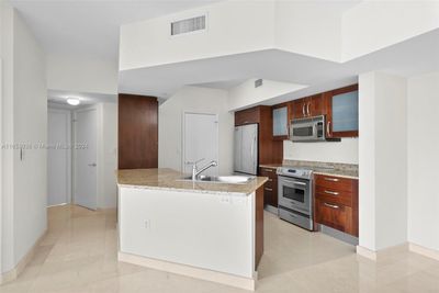 706 - 19900 E Country Club Dr, Condo with 3 bedrooms, 3 bathrooms and null parking in Aventura FL | Image 2