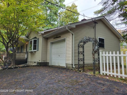 141 Manchester Drive, Bushkill, PA, 18324 | Card Image