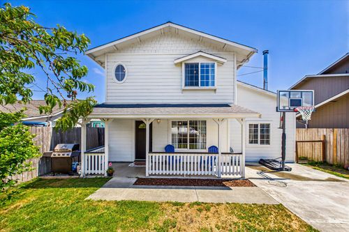 318 1st Ave, Rio Dell, CA, 95562-1707 | Card Image