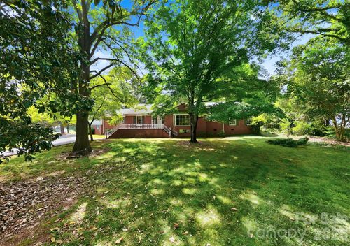 826 S College Ave, Newton, NC, 28658-3512 | Card Image