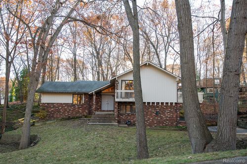 4993 Tiohero Blvd, Clarkston, MI, 48348-3385 | Card Image